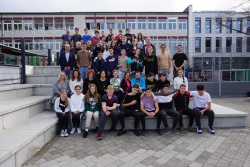 Abschlussbild auf dem Schulhof