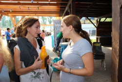 Stefanie Braun im Gespräch mit Helena Gareis vom Kinder- und Jugendhospizdienst