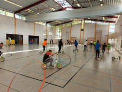 Rollereinheit in der Sporthalle